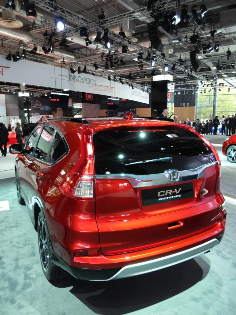 hd-paris_2014_live_honda_cr_v_1-2
