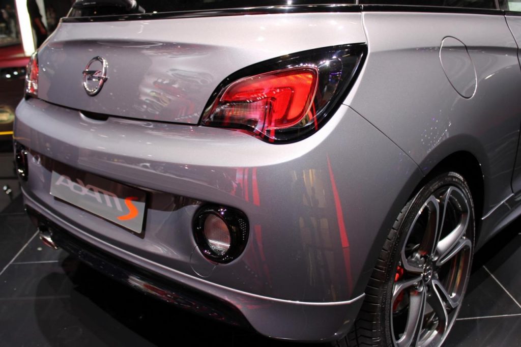 hd-paris_2014_live_opel_adam_s_1-2