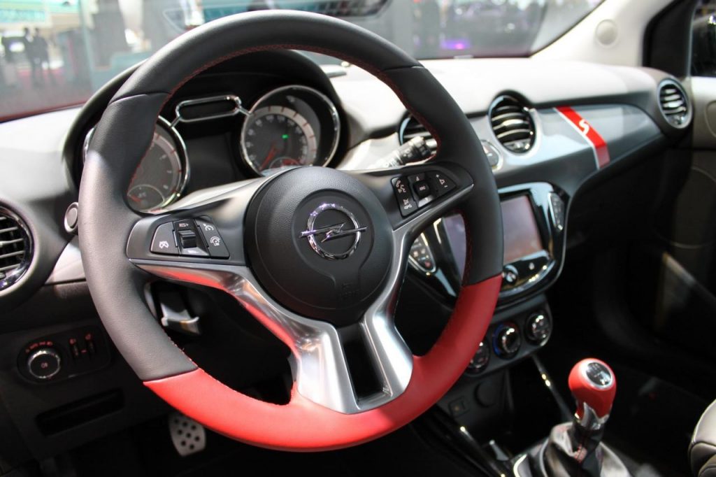 hd-paris_2014_live_opel_adam_s_1-8