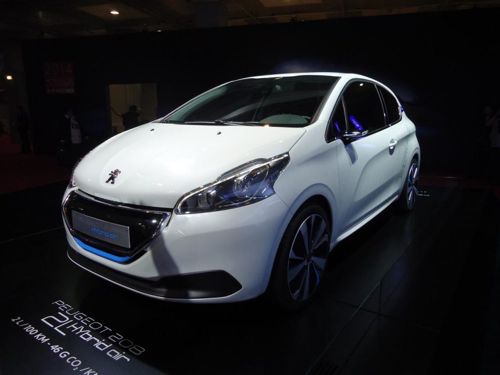 hd-paris_2014_live_peugeot_208_hybrid_air_2l_1-3