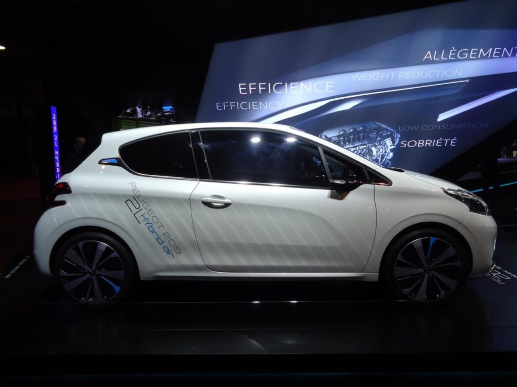 hd-paris_2014_live_peugeot_208_hybrid_air_2l_1-6