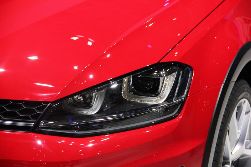 hd-paris_2014_live_volkswagen_golf_alltrack_1-5