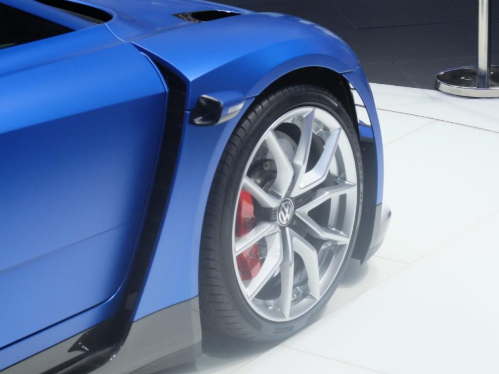 hd-paris_2014_live_vw_xl_sport_ducati_1