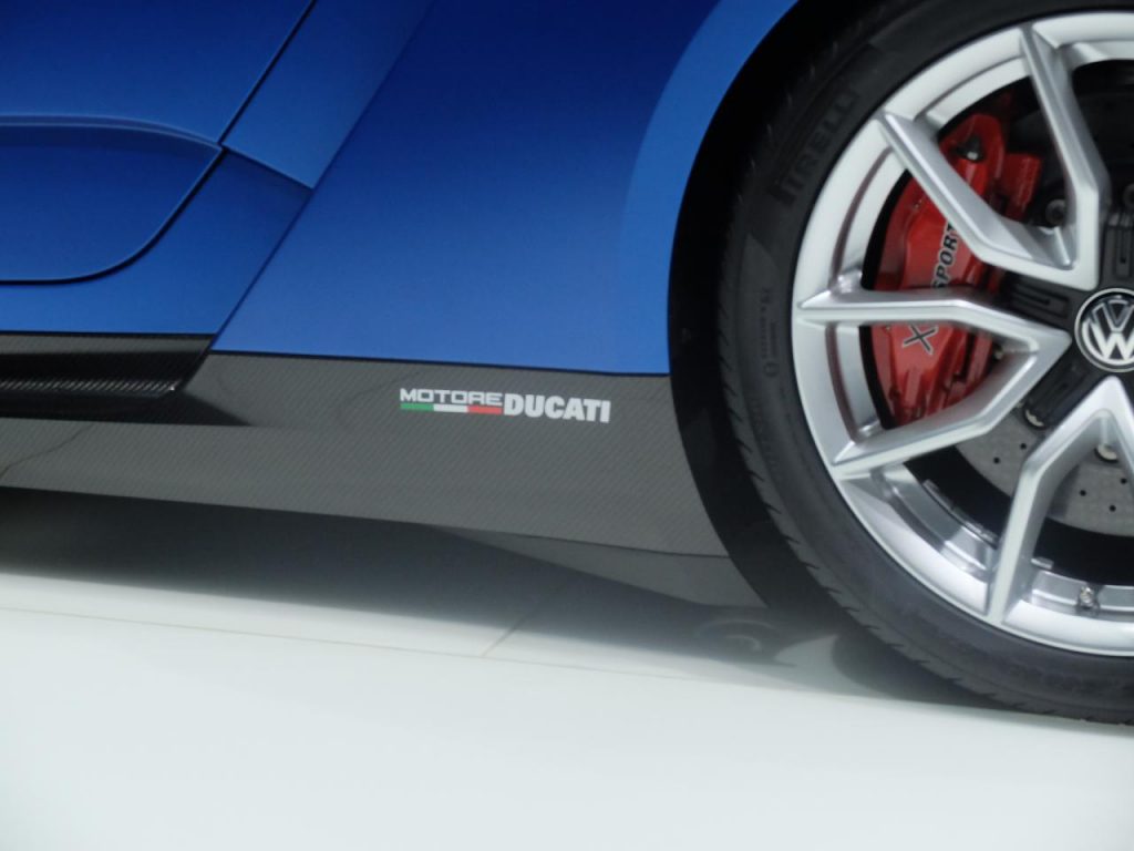 hd-paris_2014_live_vw_xl_sport_ducati_1-9