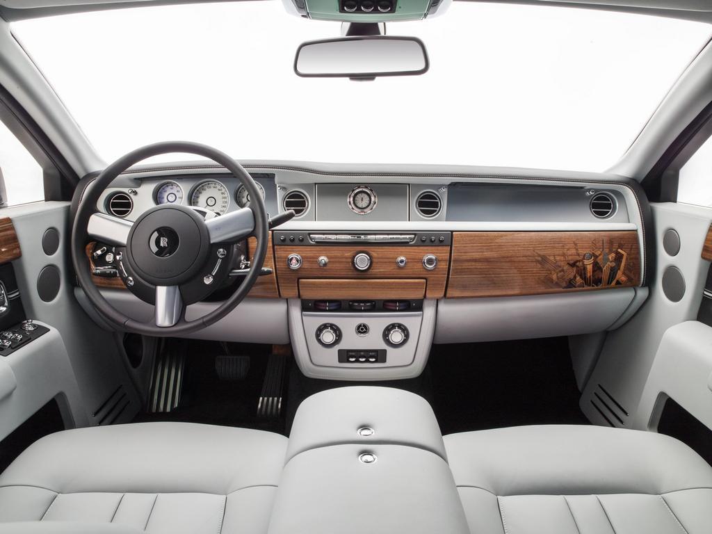 hd-paris_2014_rolls_royce_phantom_metropolitan_collection_1-5