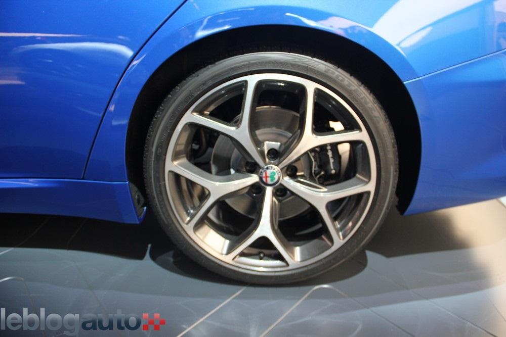 hd-paris_2016_live_alfa_romeo_giulia_veloce_1-3