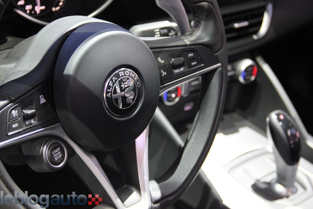 hd-paris_2016_live_alfa_romeo_giulia_veloce_1-5