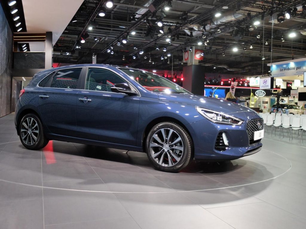 hd-paris_2016_live_hyundai_i30_1-1