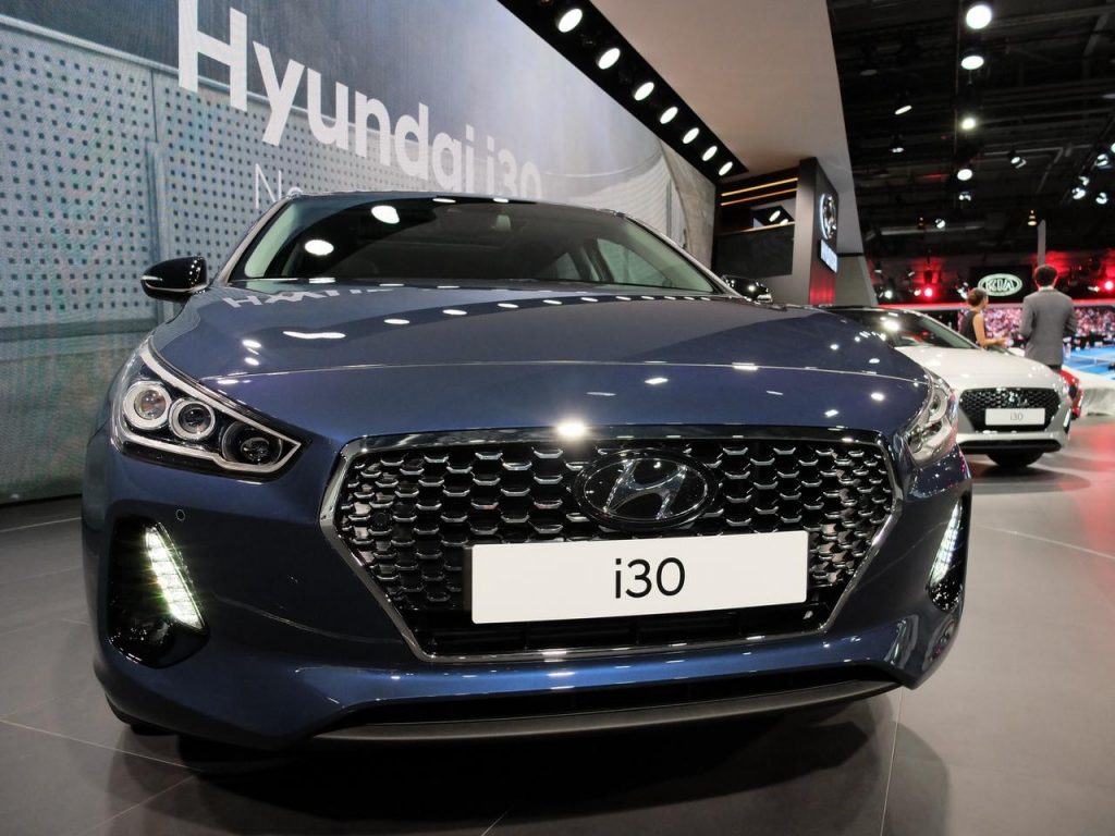 hd-paris_2016_live_hyundai_i30_1