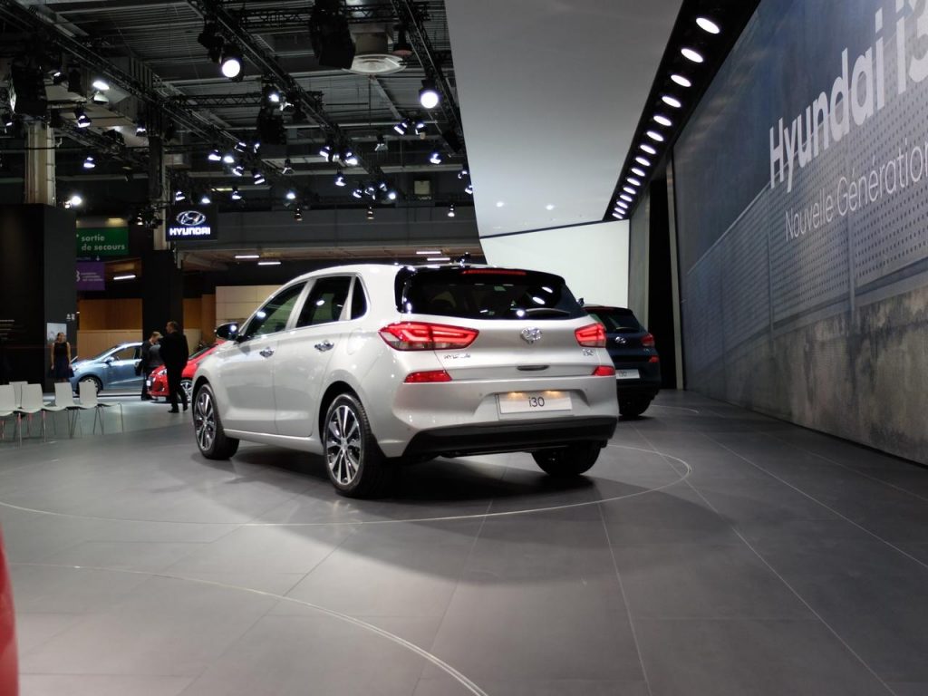 hd-paris_2016_live_hyundai_i30_1-6