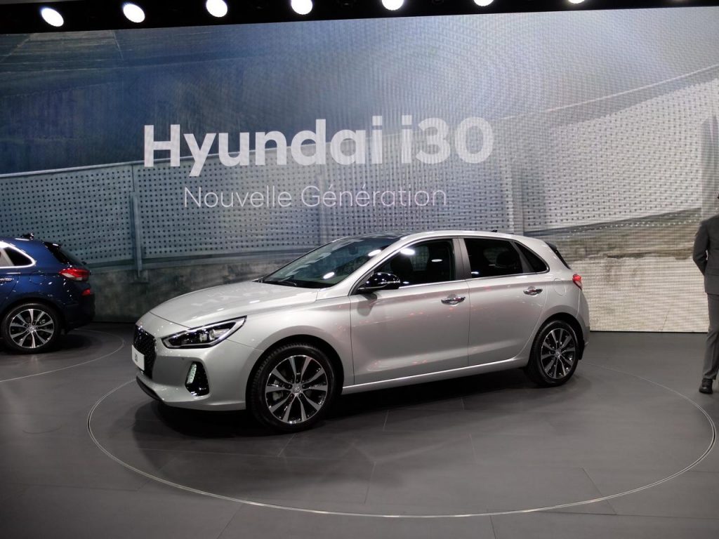 hd-paris_2016_live_hyundai_i30_1-7