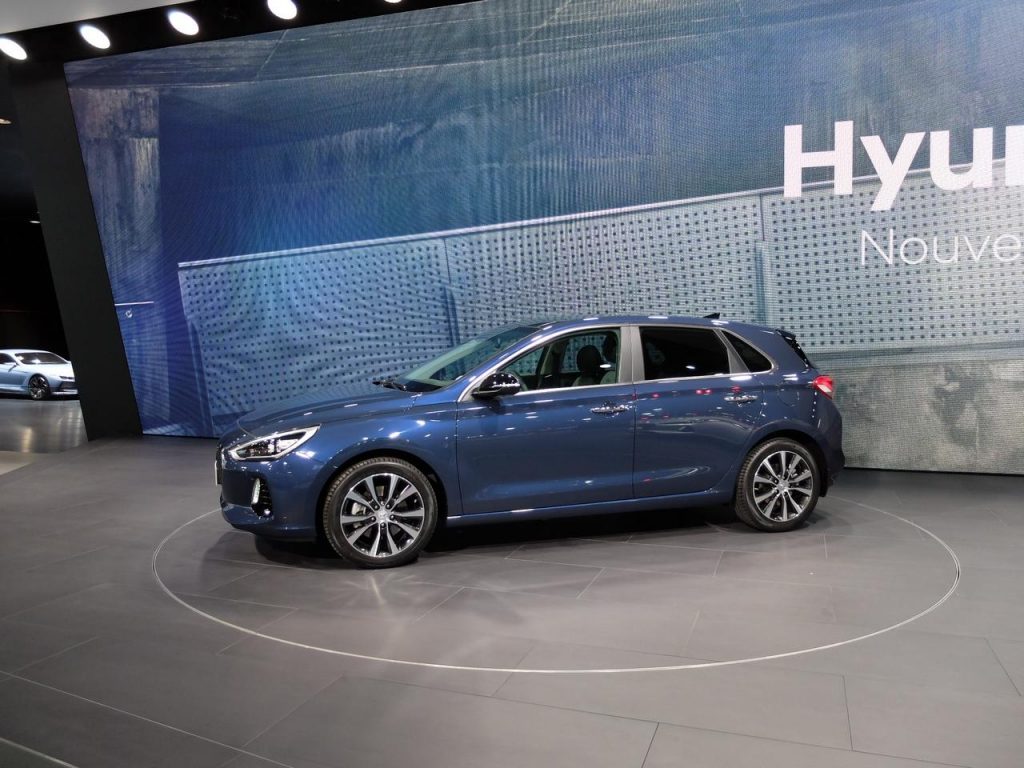 hd-paris_2016_live_hyundai_i30_1-8
