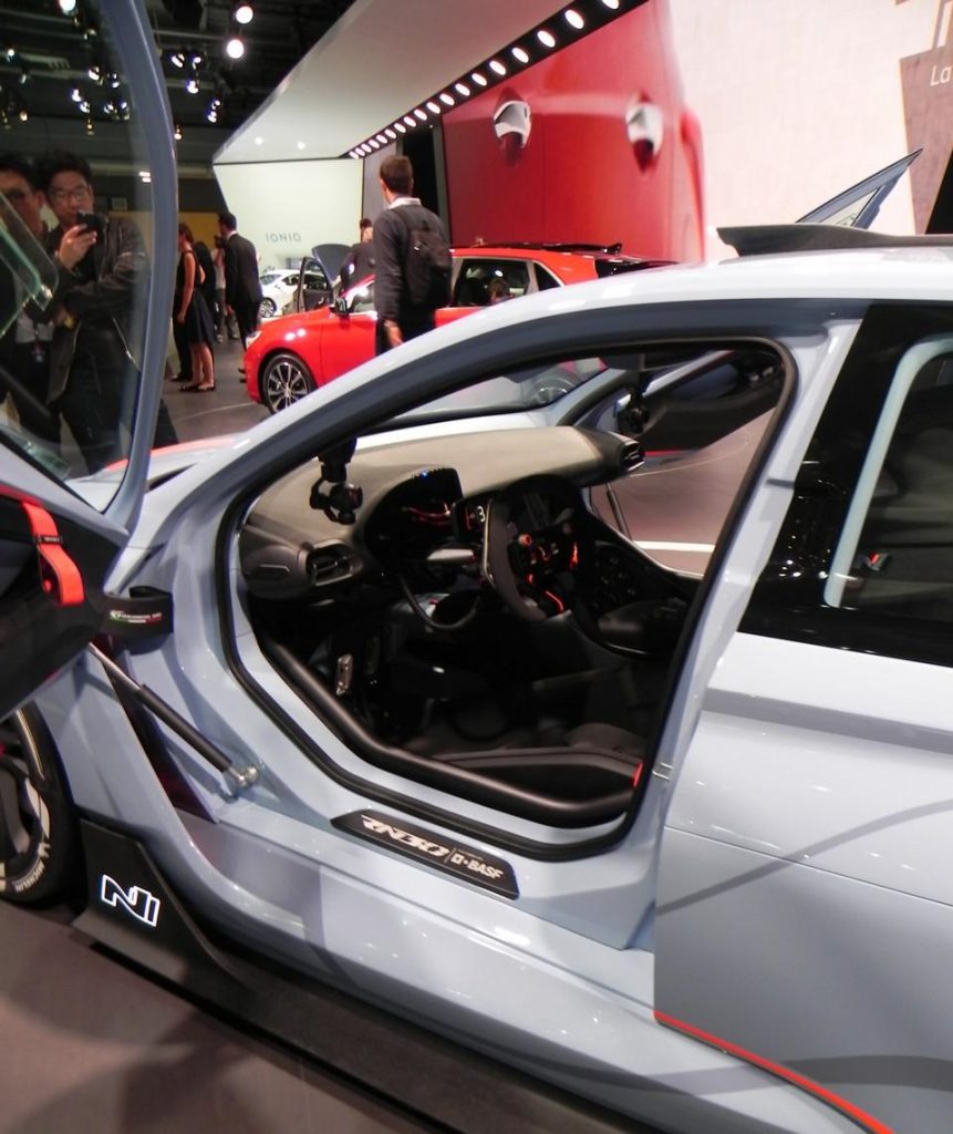 hd-paris_2016_live_hyundai_n_concept_rn30_1-1