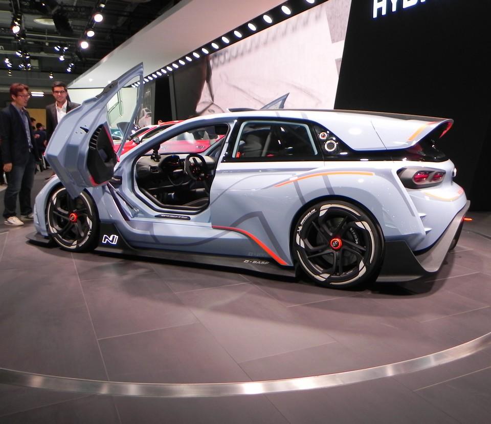 hd-paris_2016_live_hyundai_n_concept_rn30_1-10