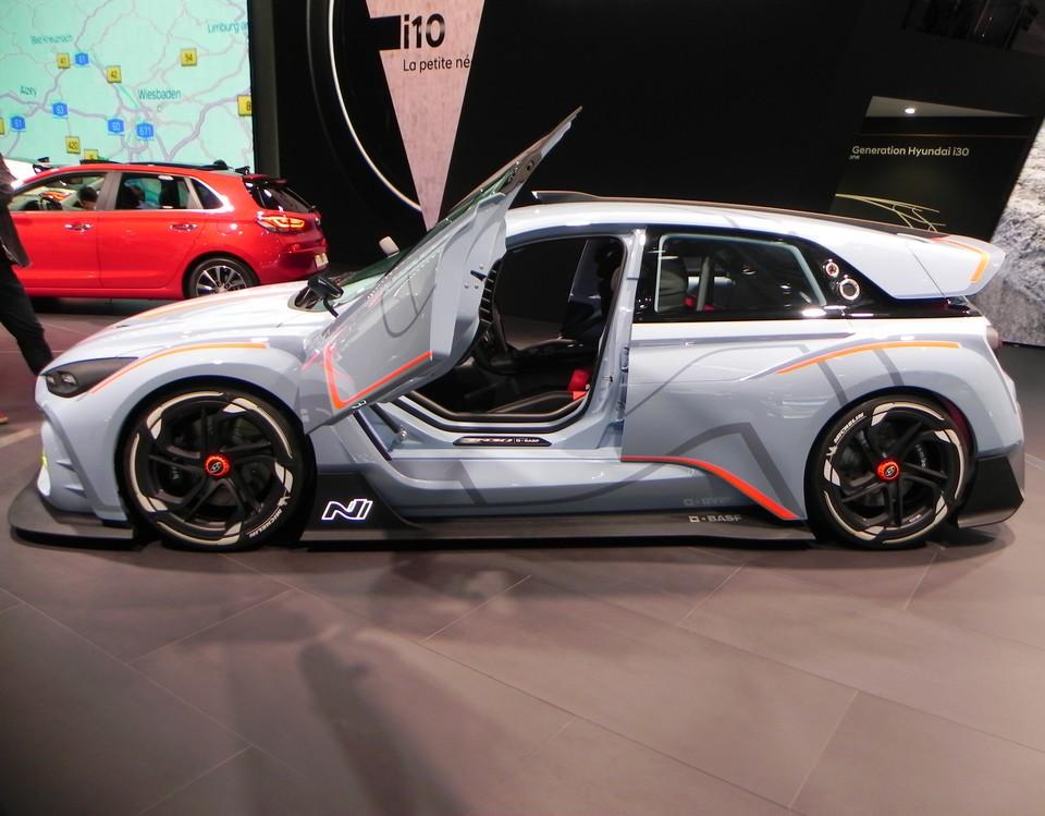hd-paris_2016_live_hyundai_n_concept_rn30_1-2