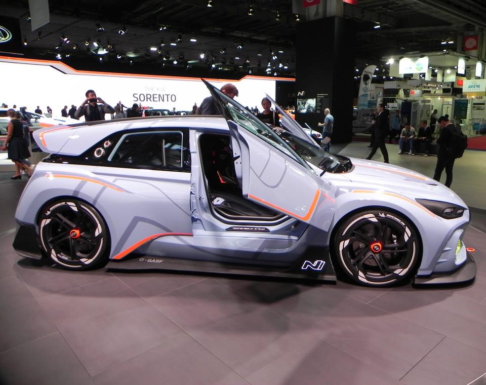 hd-paris_2016_live_hyundai_n_concept_rn30_1-6
