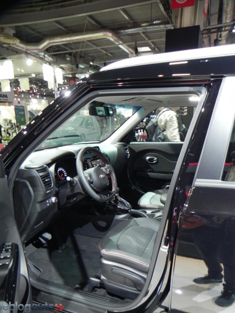 hd-paris_2016_live_kia_soul_1-4