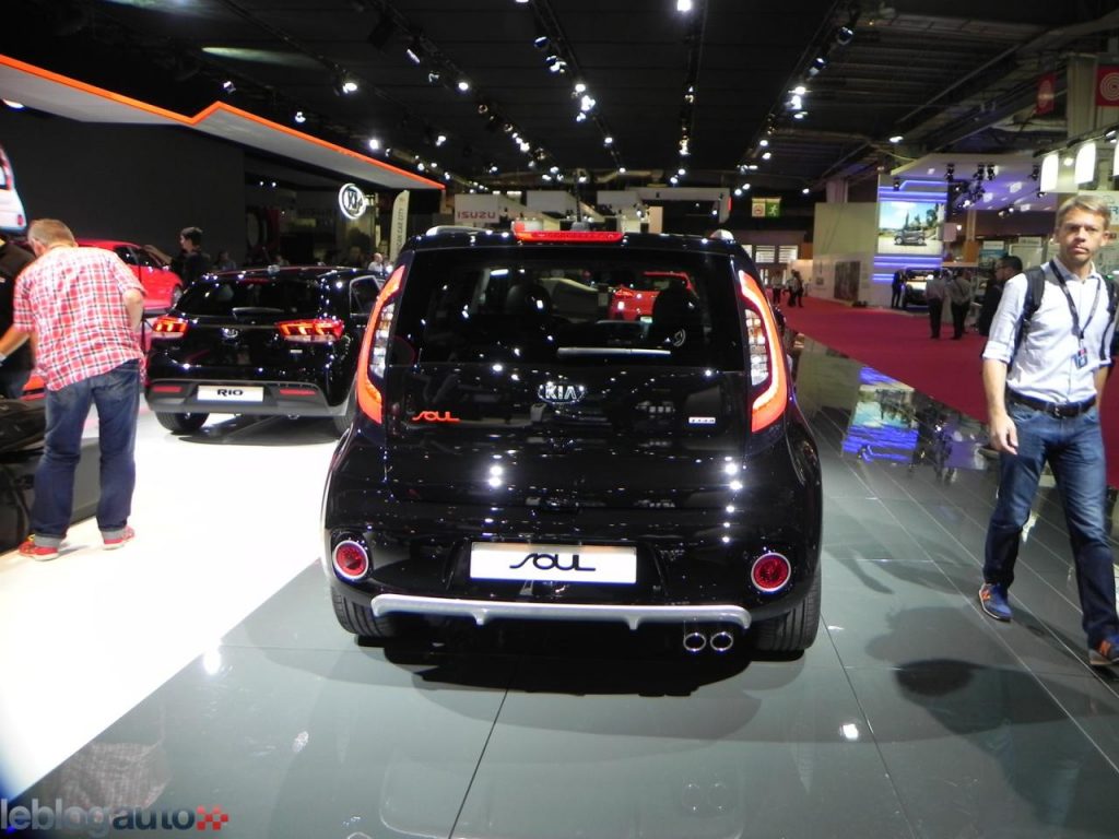 hd-paris_2016_live_kia_soul_1-6