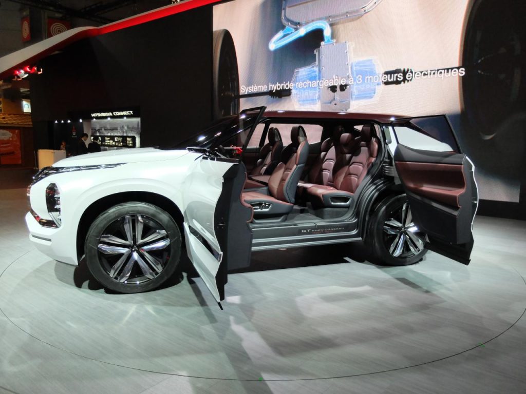 hd-paris_2016_live_mitsubishi_gt_phev_concept_1-1