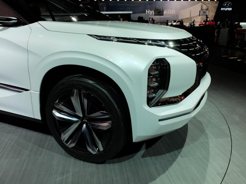 hd-paris_2016_live_mitsubishi_gt_phev_concept_1-2