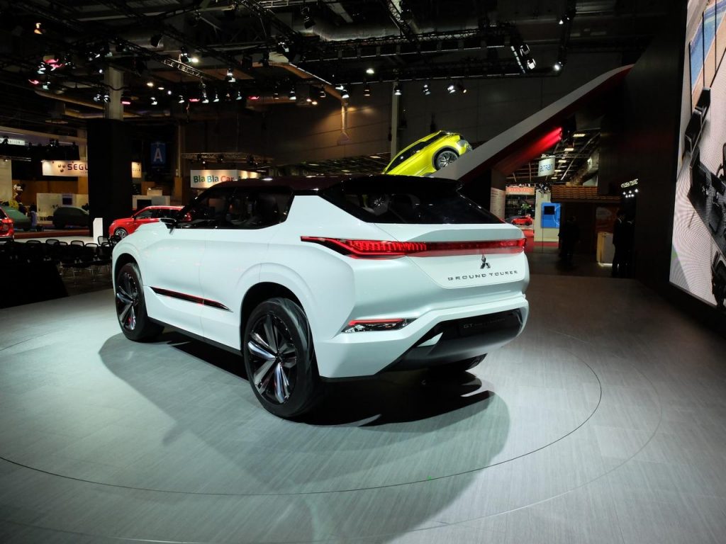 hd-paris_2016_live_mitsubishi_gt_phev_concept_1-4