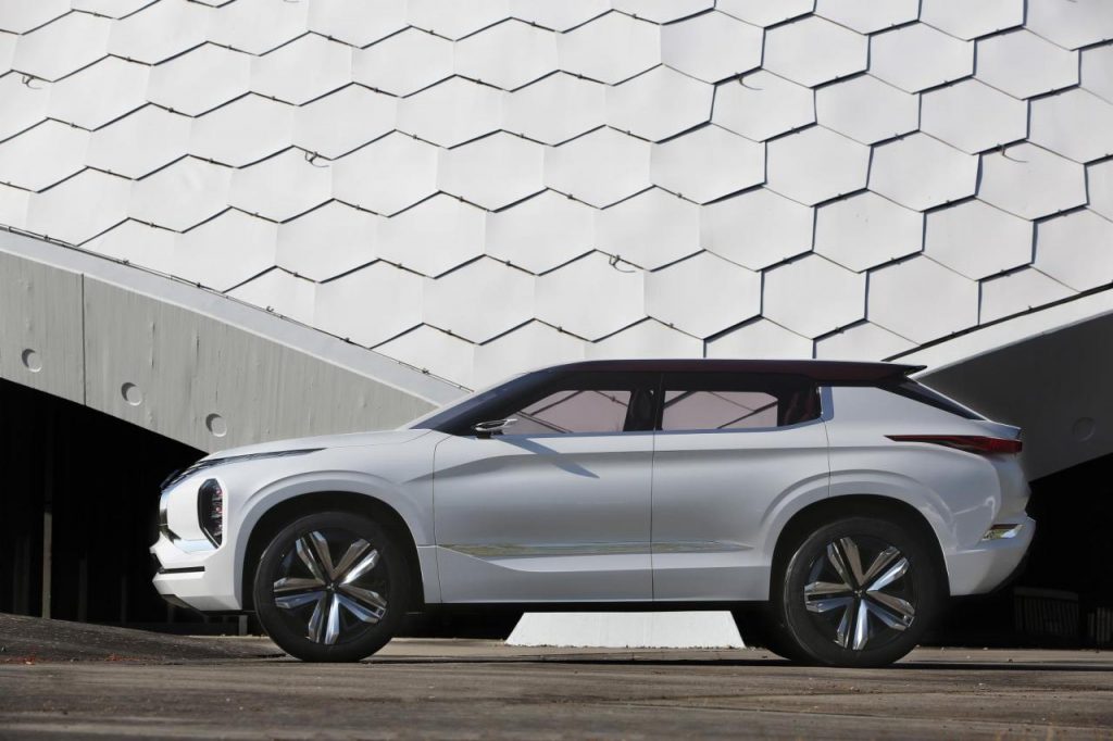 hd-paris_2016_live_mitsubishi_gt_phev_concept_2-2