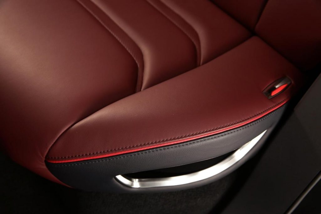 hd-paris_2016_live_mitsubishi_gt_phev_concept_2-3