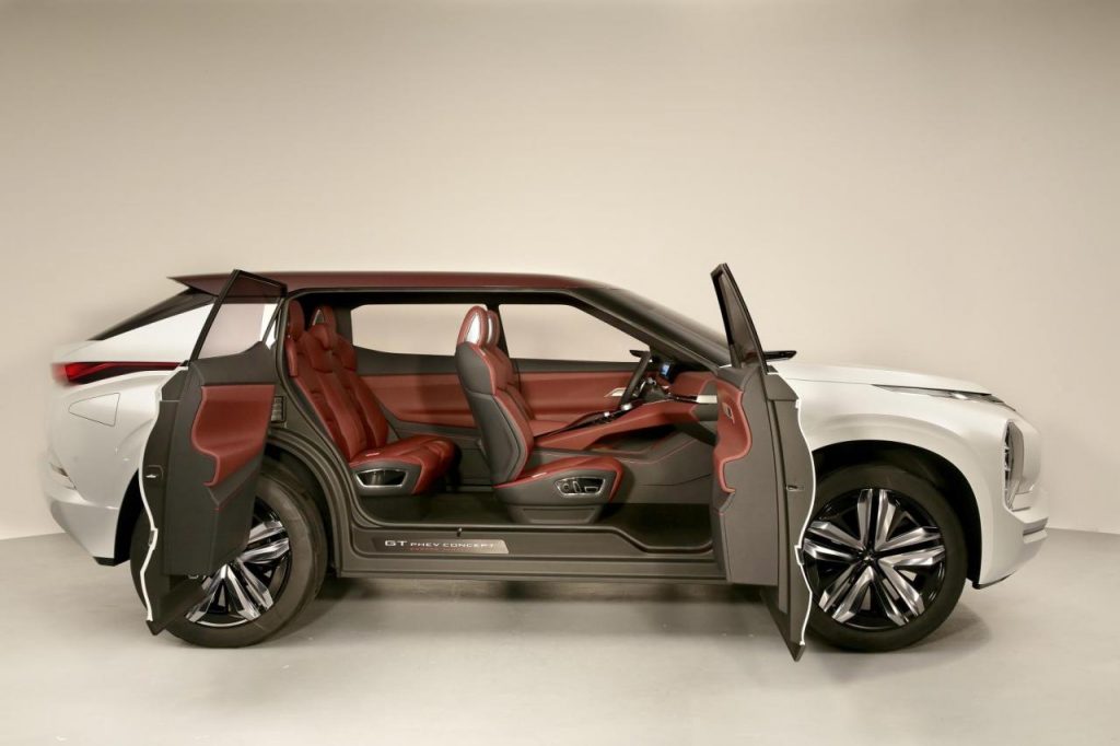 hd-paris_2016_live_mitsubishi_gt_phev_concept_2-5