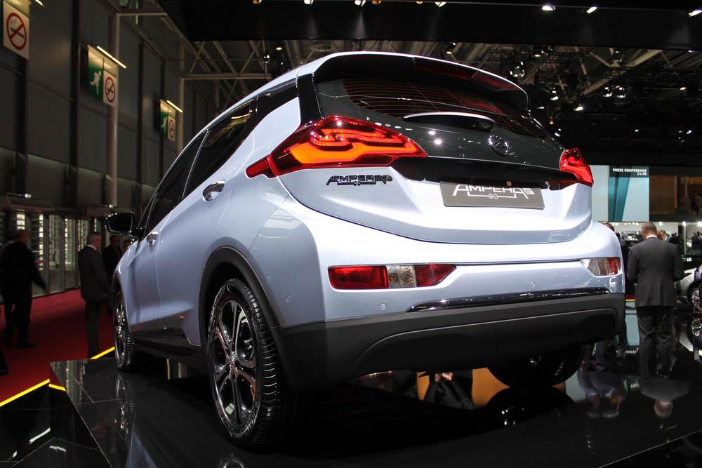 hd-paris_2016_live_opel_ampera_e_1-1