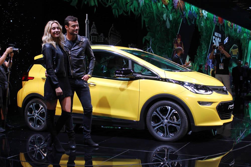 hd-paris_2016_live_opel_ampera_e_1-15