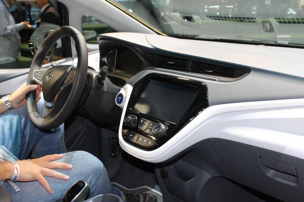 hd-paris_2016_live_opel_ampera_e_1-7