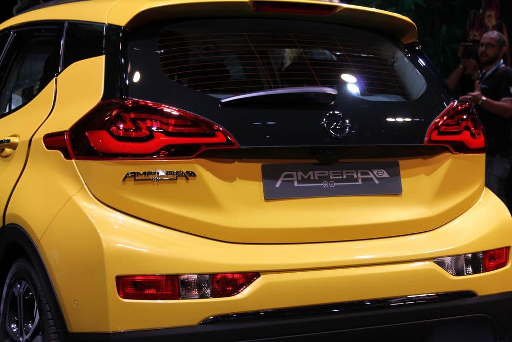 hd-paris_2016_live_opel_ampera_e_1-9