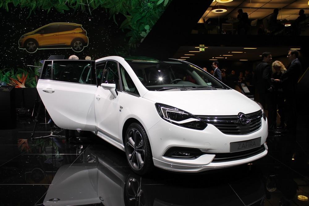 hd-paris_2016_live_opel_zafira_1
