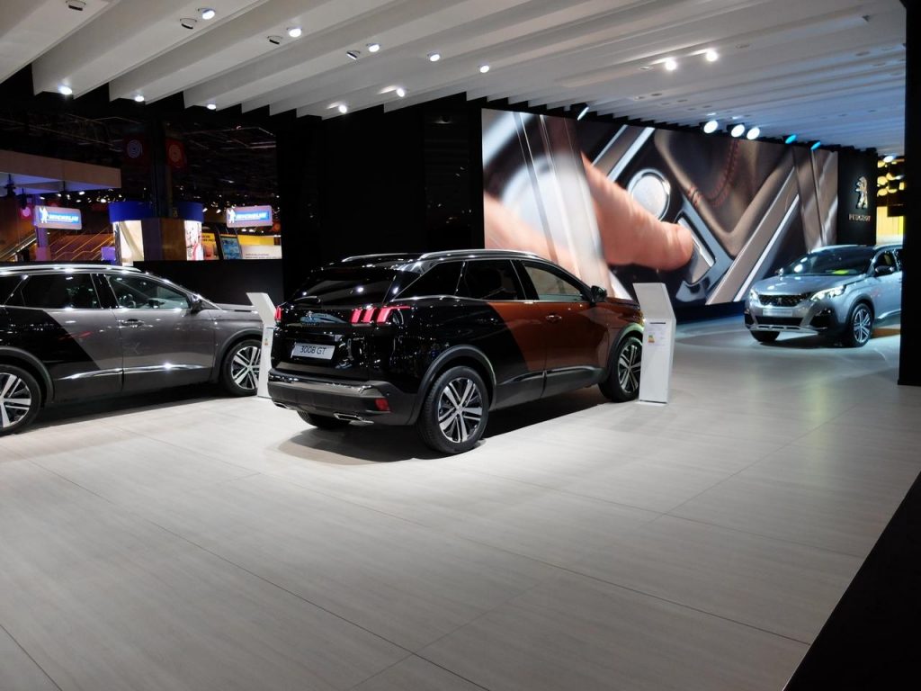 hd-paris_2016_live_peugeot_3008_1-4
