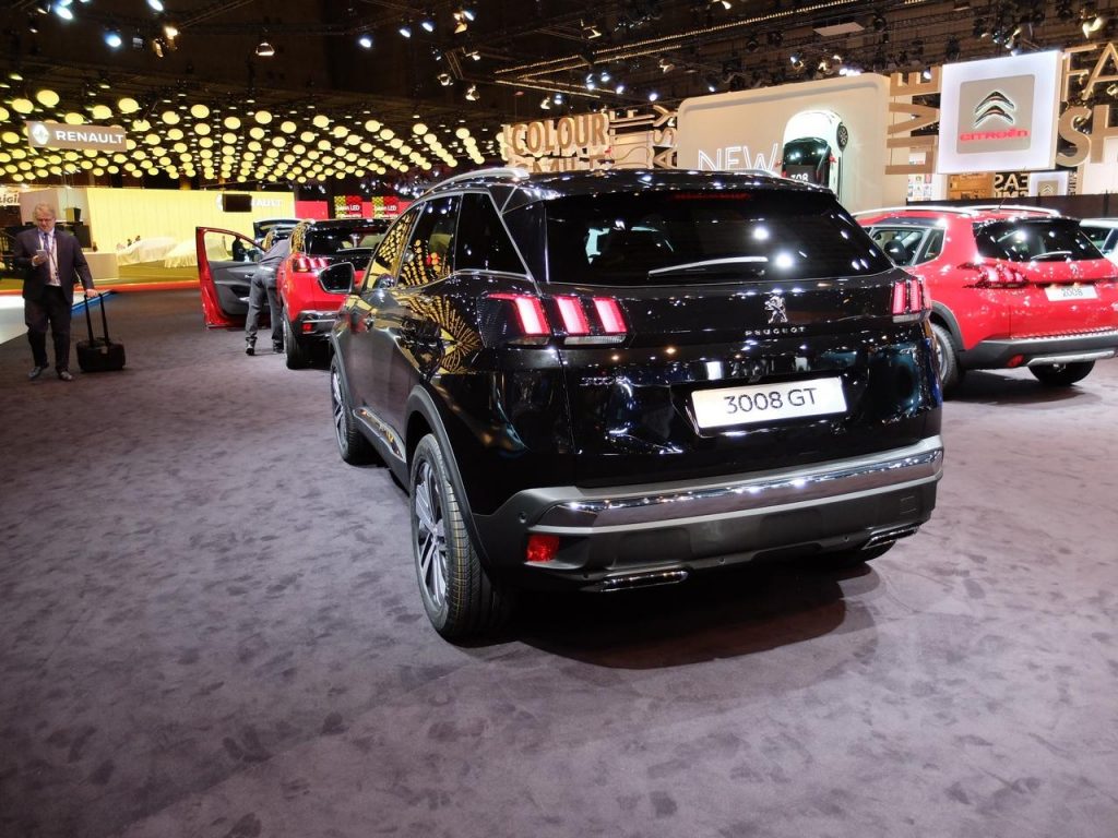 hd-paris_2016_live_peugeot_3008_1-6