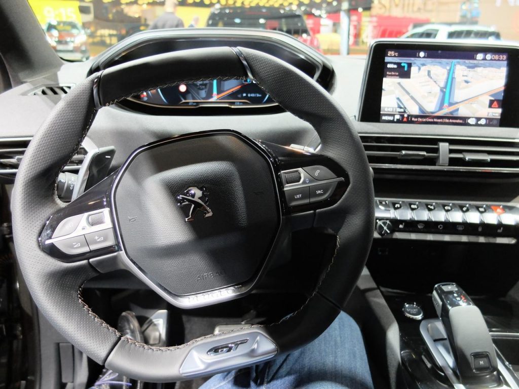 hd-paris_2016_live_peugeot_3008_1-8