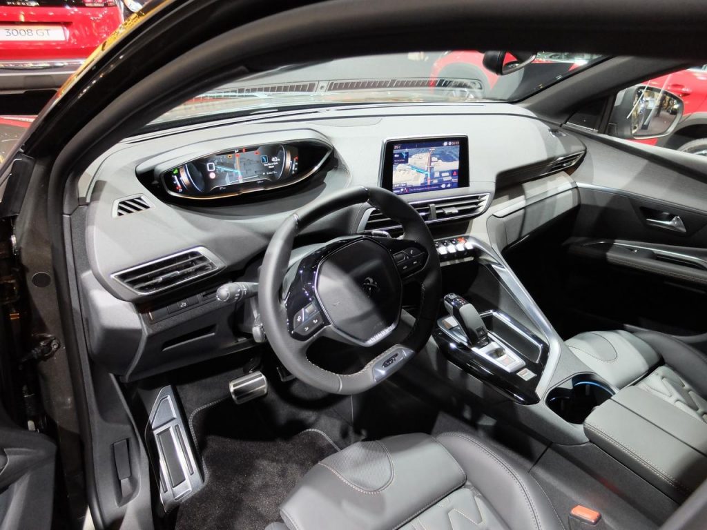 hd-paris_2016_live_peugeot_3008_1-9