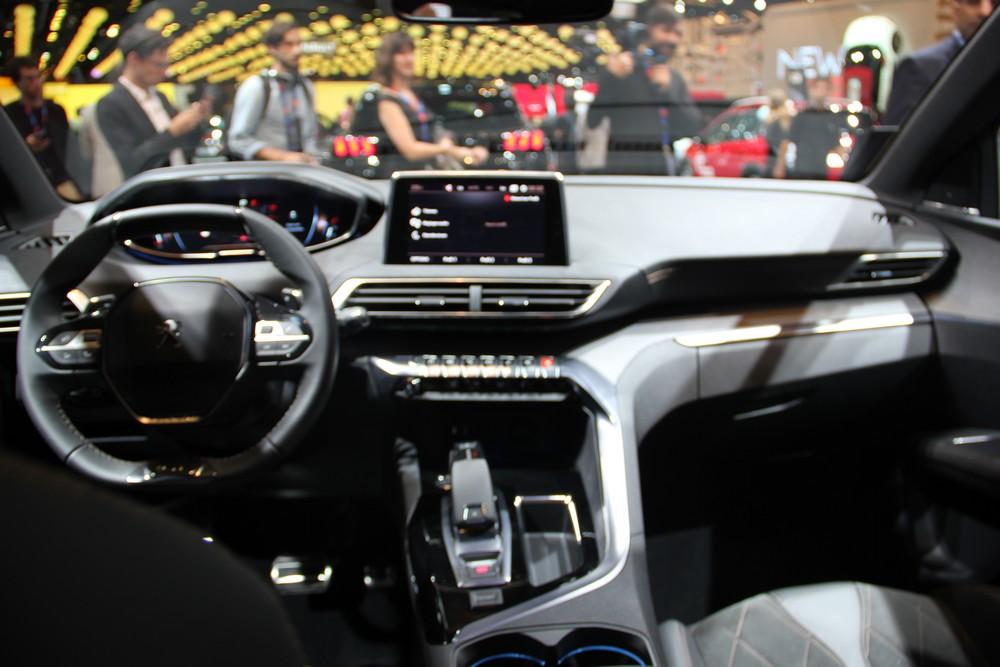 hd-paris_2016_live_peugeot_3008_gt_1-1