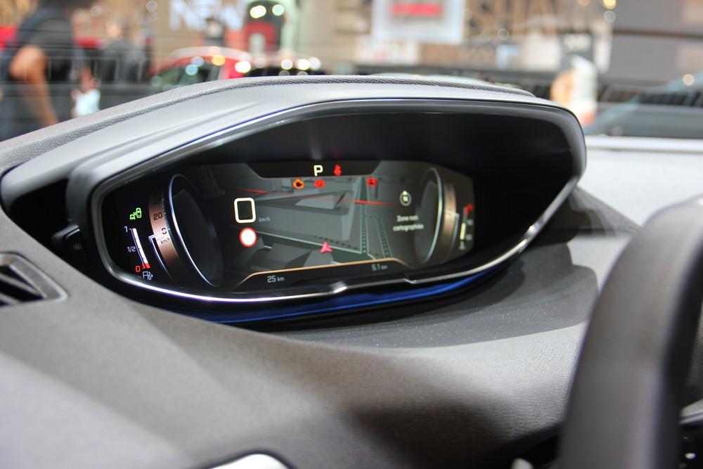 hd-paris_2016_live_peugeot_3008_gt_1-4