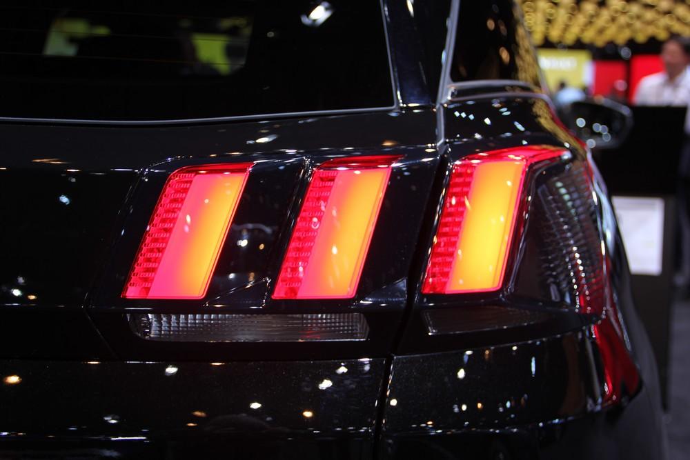 hd-paris_2016_live_peugeot_3008_gt_1-9