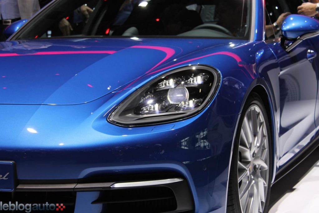 hd-paris_2016_live_porsche_panamera_1-3