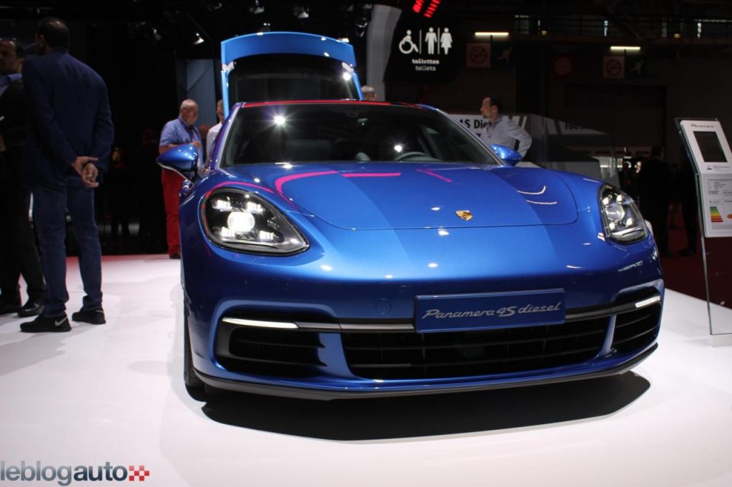 hd-paris_2016_live_porsche_panamera_1-4