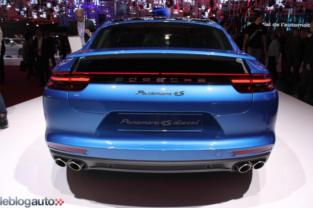 hd-paris_2016_live_porsche_panamera_1-6