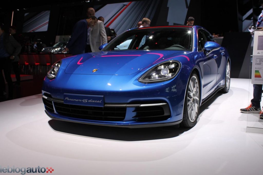 hd-paris_2016_live_porsche_panamera_1-7