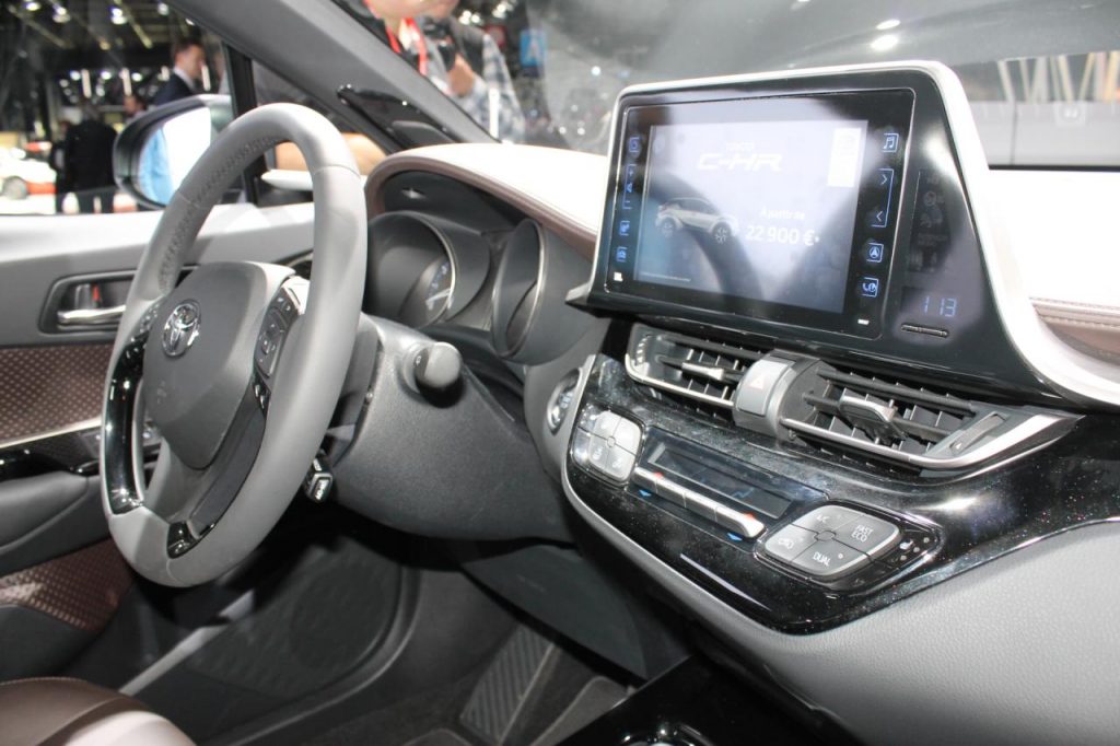 hd-paris_2016_live_toyota_c_hr_1-3