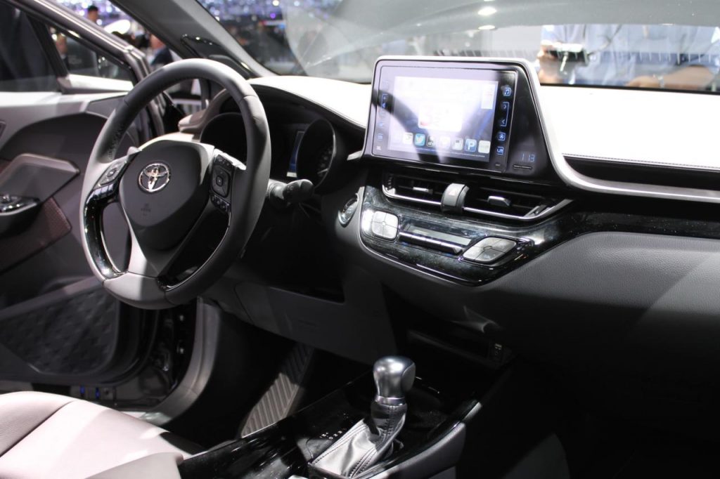 hd-paris_2016_live_toyota_c_hr_1-4