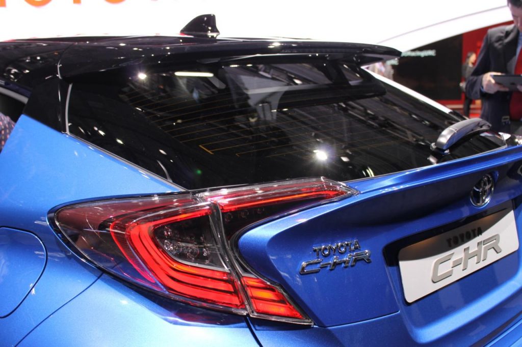 hd-paris_2016_live_toyota_c_hr_1-6