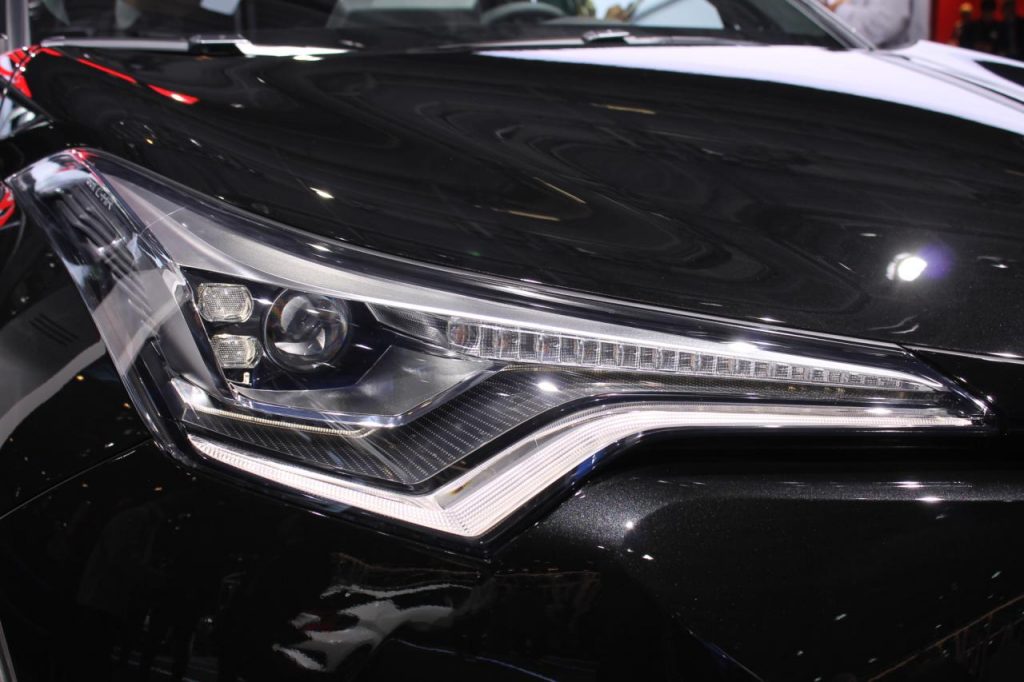 hd-paris_2016_live_toyota_c_hr_1-8