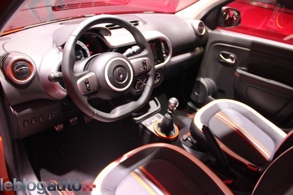 hd-paris_2016_live_twingo_gt_1-1