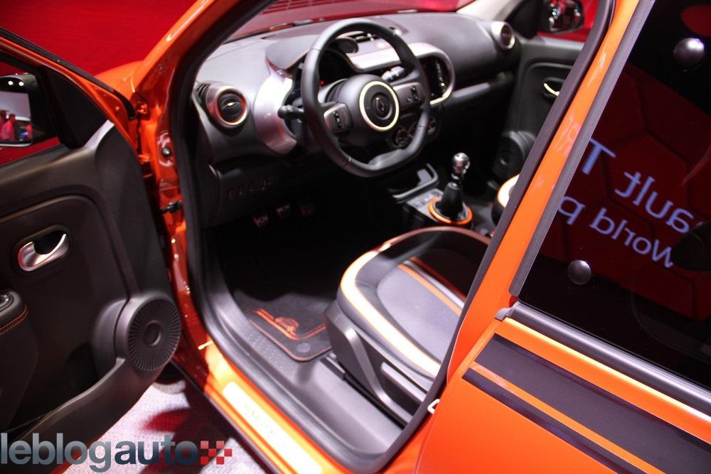 hd-paris_2016_live_twingo_gt_1-2
